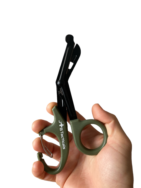 Taktyczne-nozyczki-medyczne-ratownicze-JB-Tacticals-19-cm-molle-shears-w-rece Taktyczne-nozyczki-medyczne-ratownicze-JB-Tacticals-19-cm-molle-shears-w-rece